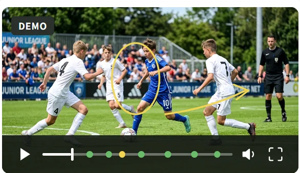 試合動画の選手を黄色い囲みで示し、プレーの方向を矢印、注目シーンを再生バーで確認できる動画分析のイメージ